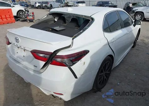 2021 Toyota Camry Se z USA, uszkodzony, nr VIN 4T1G11AK7MU586904